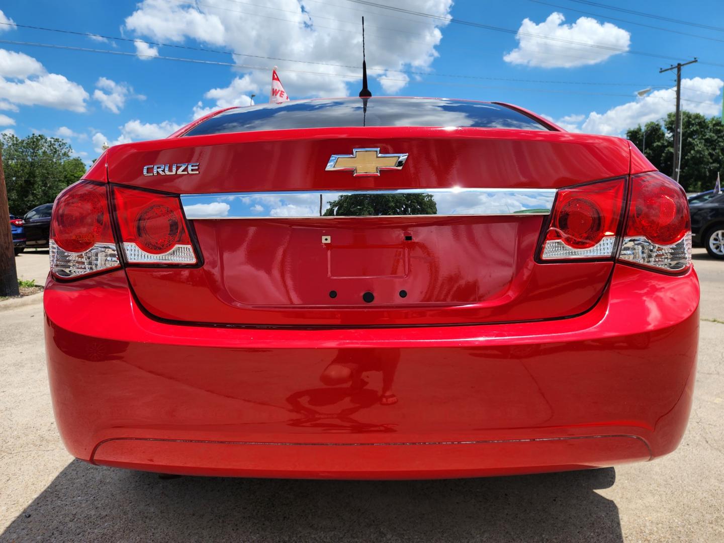 2014 RED Chevrolet Cruze LS (1G1PA5SH2E7) with an 1.8L L4 DOHC 16V FFV engine, 6-Speed Automatic transmission, located at 2660 S.Garland Avenue, Garland, TX, 75041, (469) 298-3118, 32.885551, -96.655602 - Welcome to DallasAutos4Less, one of the Premier BUY HERE PAY HERE Dealers in the North Dallas Area. We specialize in financing to people with NO CREDIT or BAD CREDIT. We need proof of income, proof of residence, and a ID. Come buy your new car from us today!! This is a very well cared for 2014 CH - Photo#4